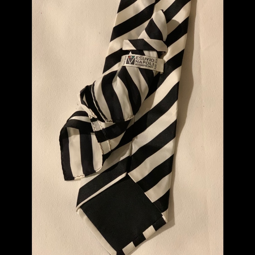 Black & white 52 inch men’s tie 100%silk hand made - Picture 2 of 3